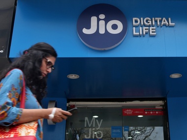 Jio ties up with Paytm, Amazon and Flipkart to deliver big cashback offers on recharge Jio ties up with Paytm, Amazon and Flipkart to deliver big cashback offers on recharge