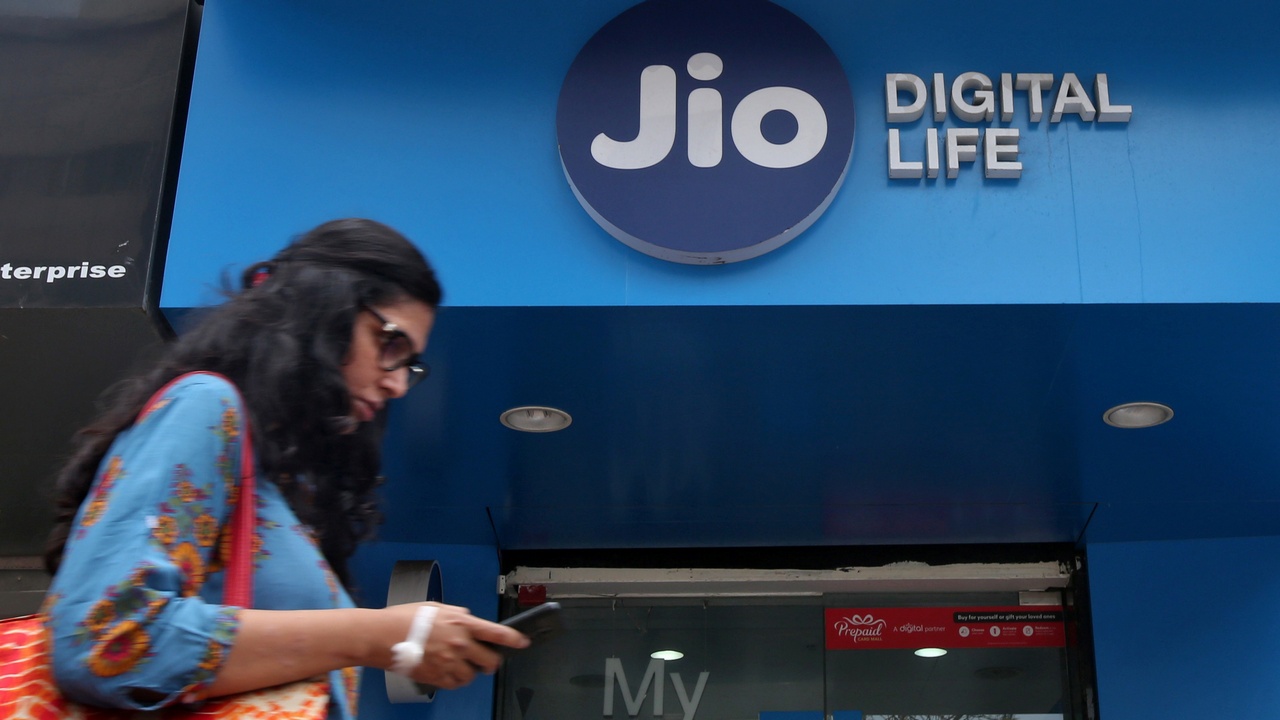Reliance Jio subscriber base doubles to 215 million in 22 months says Mukesh Ambani Reliance Jio subscriber base doubles to 215 million in 22 months says Mukesh Ambani