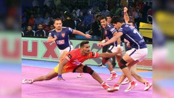 Pro Kabaddi League 2017: Gujarat Fortunegiants top Zone A charts with close win over Dabang Delhi