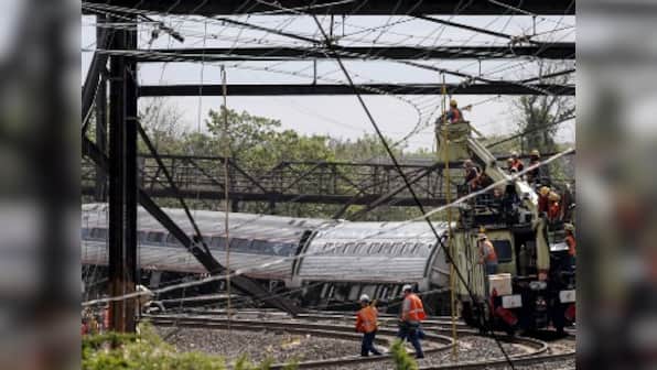 United States: High speed train crashes in Philadelphia, injuring 33 onboard