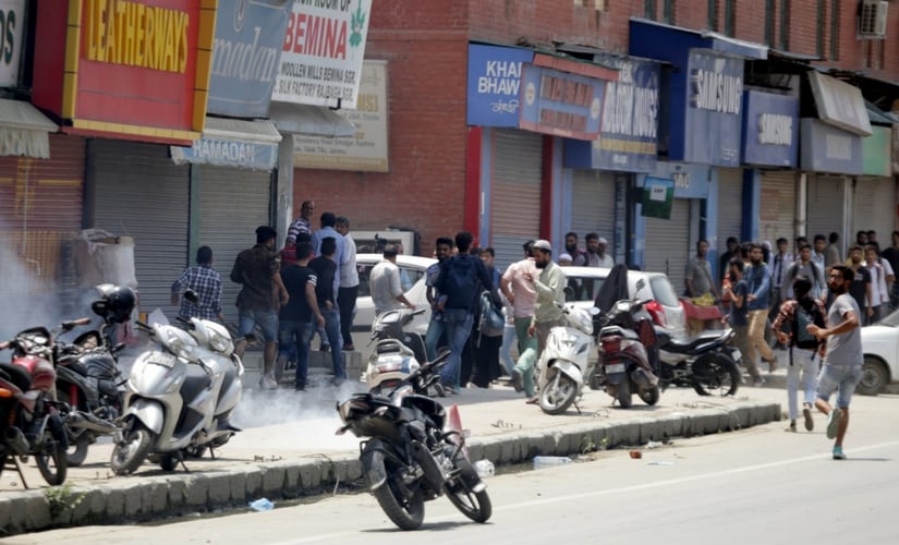 Choas prevails at the Lal Chowk area of Srinagar after student protests rock the city centre. Firstpost/Suhail Bhat