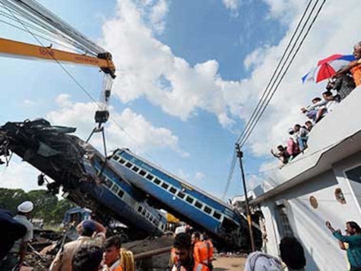 Utkal Express derailment: Railway safety officials inspect accident site