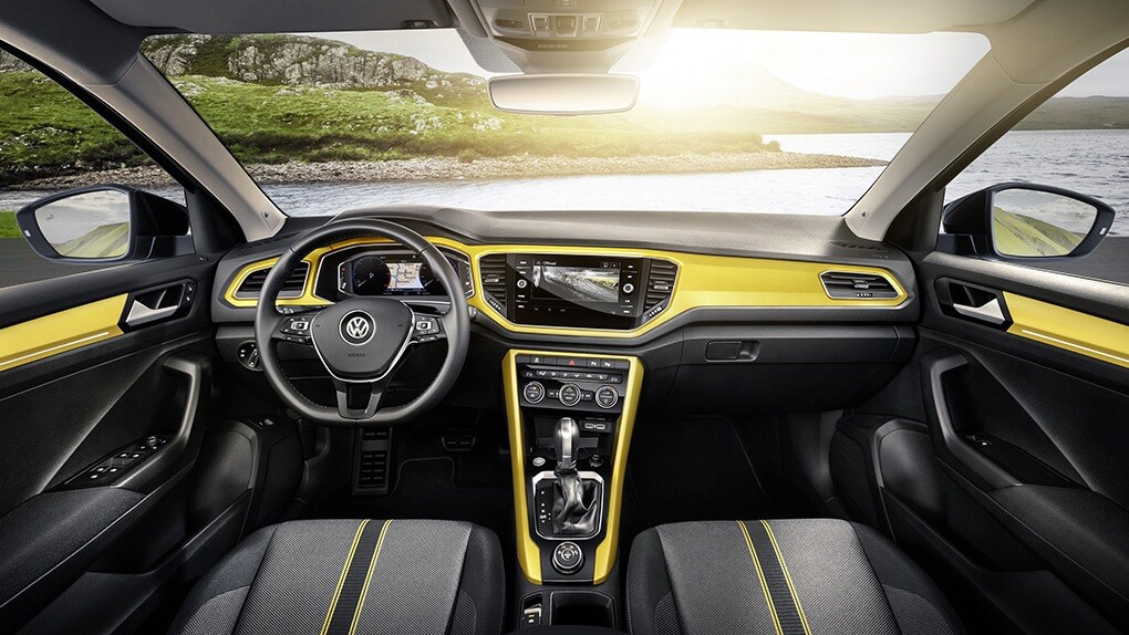 The infotainment system is an 11.7-inch console that has Apple Carplay and Android Auto capabilities. The infotainment system is an 11.7-inch console that has Apple Carplay and Android Auto capabilities.