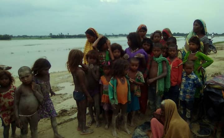 Bihar floods: Thousands forced to flee homes as continuous rains worsen situation Bihar floods: Thousands forced to flee homes as continuous rains worsen situation