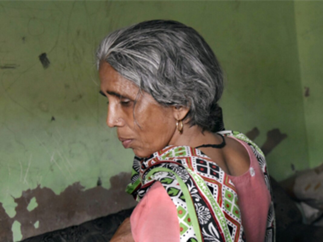 Jammu and Kashmir braid chopping case: Masked men chop off 10-year-old girl's hair in Srinagar's posh Gulberg colony-India News , Firstpost Jammu and Kashmir braid chopping case: Masked men chop off 10-year-old girl's hair in Srinagar's posh Gulberg colony-India News , Firstpost
