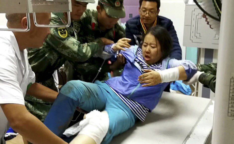 Jiuzhaigou county has dispatched more than 90 emergency vehicles and 1,200 personnel to participate in rescue work. So far, 31,500 tourists have been relocated to safe places. AP Jiuzhaigou county has dispatched more than 90 emergency vehicles and 1,200 personnel to participate in rescue work. So far, 31,500 tourists have been relocated to safe places. AP