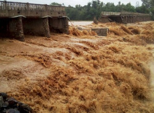 Kenya floods: Death toll rises to 15 as heavy rainfall displaces scores of families across nation Kenya floods: Death toll rises to 15 as heavy rainfall displaces scores of families across nation