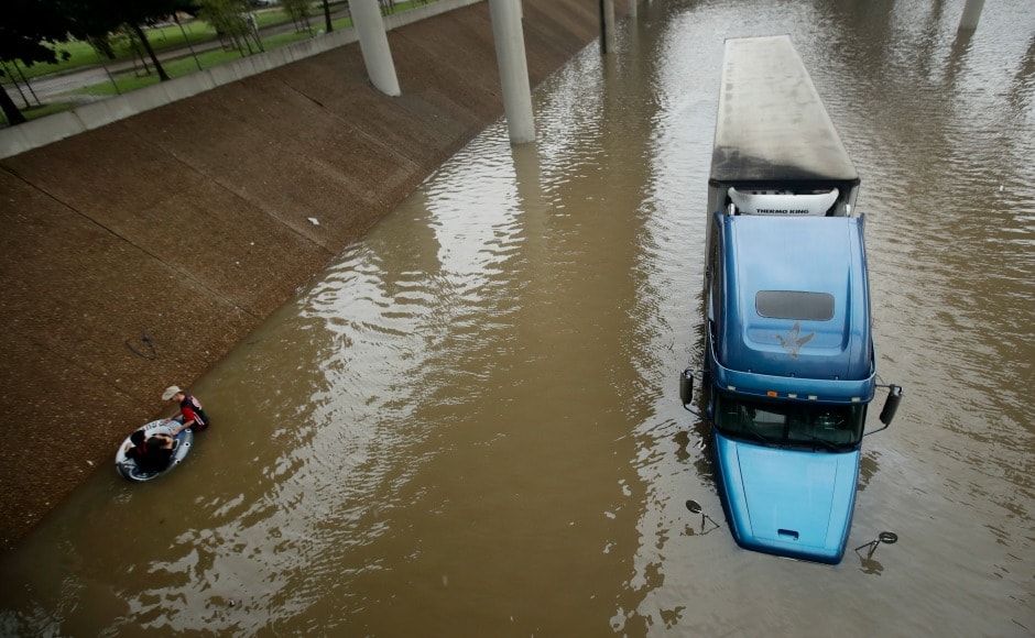 The federal government has 5,000 people on site in Texas and Louisiana, where the storm continues to bring torrential rains and flooding, officials say. AP The federal government has 5,000 people on site in Texas and Louisiana, where the storm continues to bring torrential rains and flooding, officials say. AP