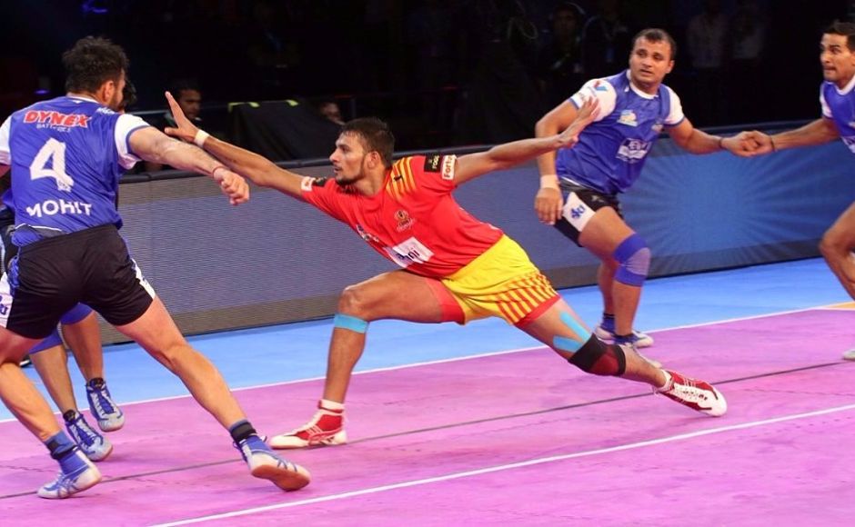 The Haryana defence proved to be impenetrable as the Mohit Chhillar-Surender Nada combination propelled the Steelers to a 13-9 lead at the end of the first half. Image courtesy: PKL The Haryana defence proved to be impenetrable as the Mohit Chhillar-Surender Nada combination propelled the Steelers to a 13-9 lead at the end of the first half. Image courtesy: PKL