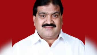 TRS leader attempts suicide, tries to immolate self in front of Telangana minister Mahender Reddy