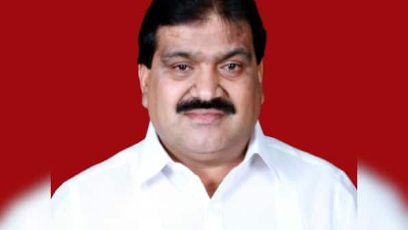 TRS leader attempts suicide, tries to immolate self in front of Telangana minister Mahender Reddy