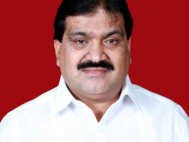 TRS leader attempts suicide, tries to immolate self in front of Telangana minister Mahender Reddy