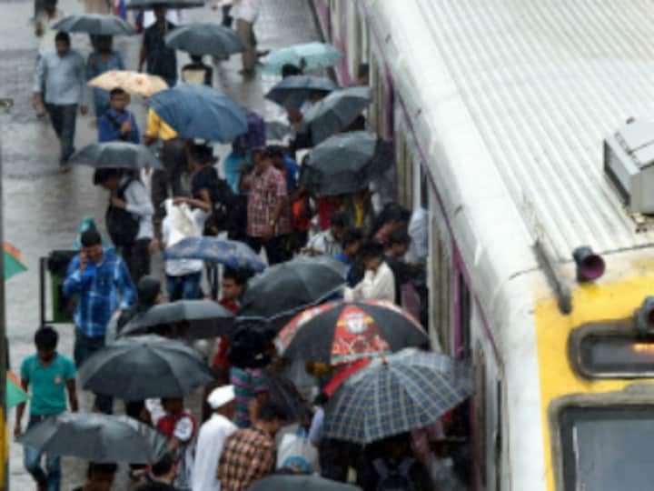 Heavy rains lash Mumbai; authorities say they are ready 'to tackle any eventuality'