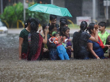 Mumbaikars to the rescue: Here's how the non-state apparatus worked to help people in rains Mumbaikars to the rescue: Here's how the non-state apparatus worked to help people in rains