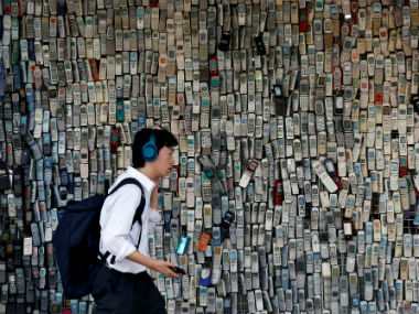 Apple and Samsung facing tough competition in smartphone segment from Chinese brands, says report Apple and Samsung facing tough competition in smartphone segment from Chinese brands, says report