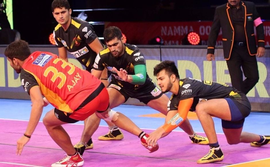 After a series of do-or-die raids, the Bulls managed to eke out a considerable lead with the first all-out of the match as the Titans were ousted completely. The scoreline read 20-15 with two minutes to go. Image courtesy: PKL After a series of do-or-die raids, the Bulls managed to eke out a considerable lead with the first all-out of the match as the Titans were ousted completely. The scoreline read 20-15 with two minutes to go. Image courtesy: PKL