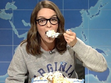 Tina Fey eats cake on Saturday Night Live; her 'sheetcaking' movement ...