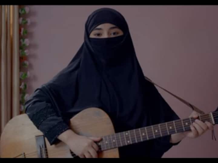 Secret Superstar's first song 'Main Kaun Hoon' has two prodigies, Zaira Wasim and Meghna Mishra