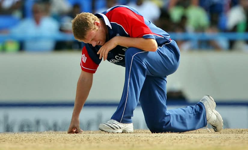 England cricketer Andrew Flintoff reacts after missing a chance to dismiss Australian captain Ricky Ponting during the ICC World Cup Cricket 2007 Super Eight match between Australia and England, at The Sir Vivian Richards Stadium in St John’s, 08 April 2007. Australia defeated England by seven wickets. AFP PHOTO/Jewel SAMAD / AFP PHOTO / JEWEL SAMAD