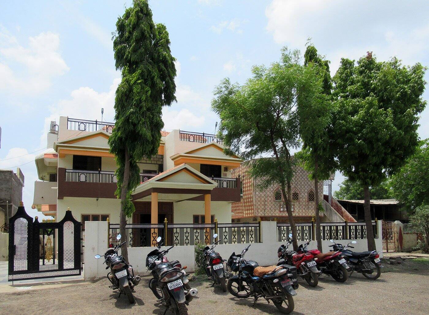 Kadpe’s bungalow and office in Ashti town. ‘Buying and selling of land does not make everyone a sahucar. It is business’, he asserts. Image courtesy: Parth MN