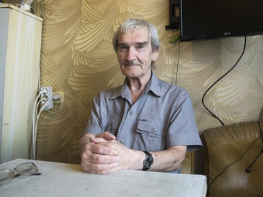 Stanislav Petrov, Soviet military officer who 'saved the world' from nuclear war, dies at 77 Stanislav Petrov, Soviet military officer who 'saved the world' from nuclear war, dies at 77