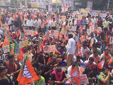 Mangaluru Chalo rally: Several BJP leaders detained as protesters clash with police at Jyothi circle Mangaluru Chalo rally: Several BJP leaders detained as protesters clash with police at Jyothi circle