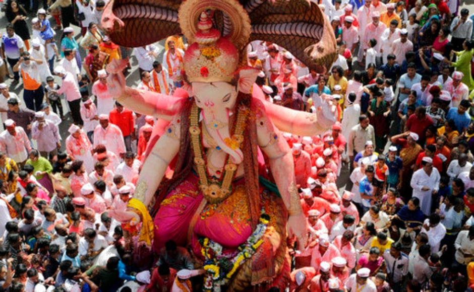 Ganesh Visarjan 2017: Thousands throng Mumbai streets to bid adieu to ...