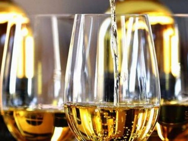 Which foods to eat and which to avoid before drinking alcohol Which foods to eat and which to avoid before drinking alcohol