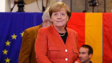 German chancellor Angela Merkel starts talks with Social Democrats to form government, hopes to break 3-month impasse