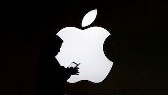 Overheating iPhone battery injures a repairman in an Apple store in Zurich; prompts evacuation