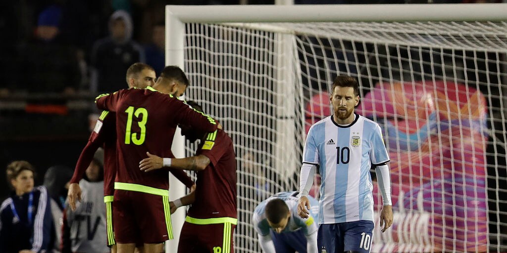 Empate de Argentina, derrota de Chile pone en peligro clasificación de ambos equipos