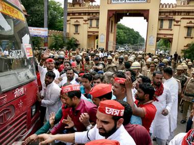 BHU student protests: 3 additional magistrates, 2 police officers removed; all colleges shut till 2 October BHU student protests: 3 additional magistrates, 2 police officers removed; all colleges shut till 2 October