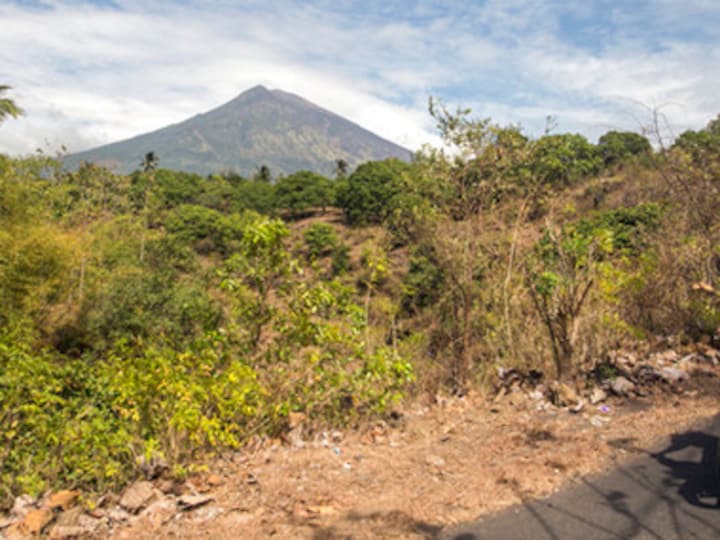 Bali govt asks volcano evacuees outside danger zone to return home as over 144,000 flee island