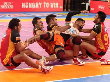Pro Kabaddi League 2017: Bengaluru Bulls shock Puneri Paltan; Telugu Titans hammer Haryana Steelers Pro Kabaddi League 2017: Bengaluru Bulls shock Puneri Paltan; Telugu Titans hammer Haryana Steelers