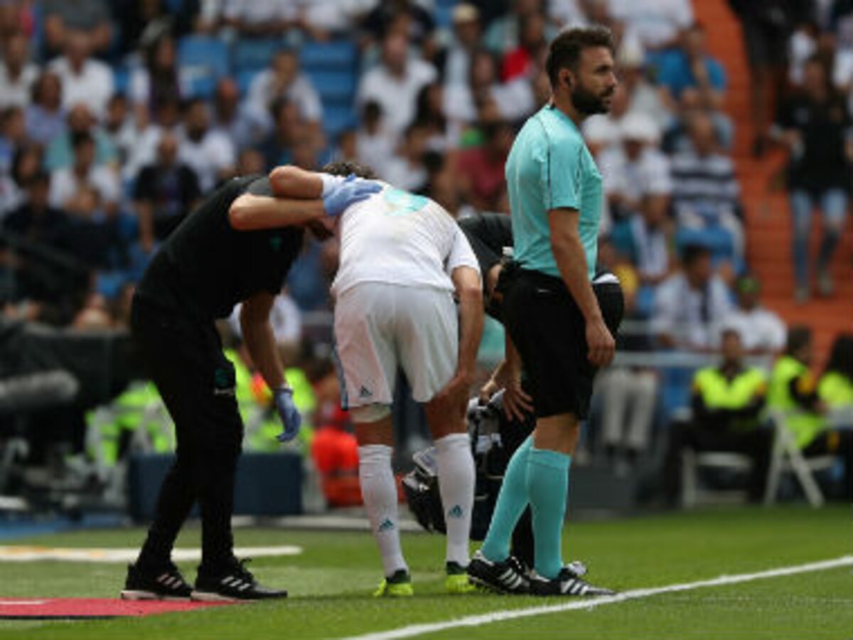 Benzema limps off in Real Madrid's Champions League opener