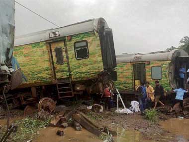 Nagpur-Mumbai Duronto Express derailment: Indian Railways rewards drivers who saved lives Nagpur-Mumbai Duronto Express derailment: Indian Railways rewards drivers who saved lives