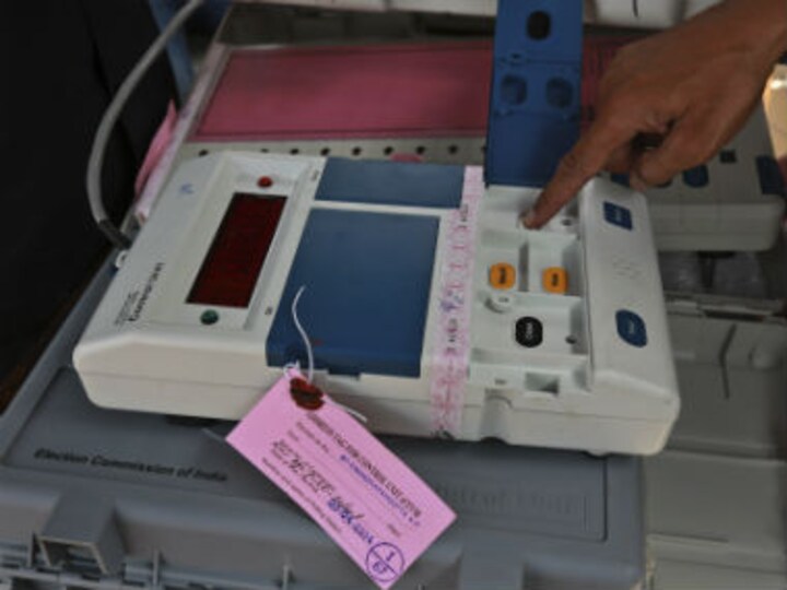 'Simultaneous Lok Sabha and Assembly elections possible by September 2018': Poll panel logistically equipped