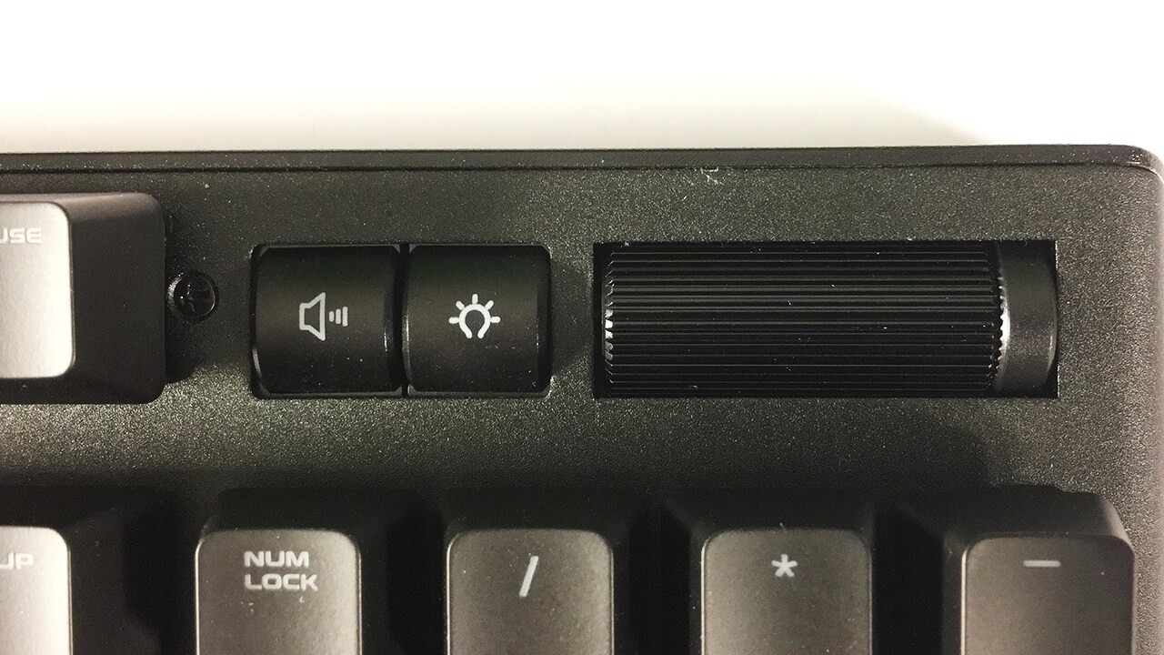 The dedicated volume control knob is quite nice to have