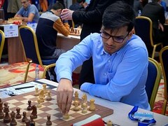 World Chess Champion Magnus Carlsen begins match with black against Anish  Giri in UN-backed campaign targeting racial discrimination-Sports News ,  Firstpost