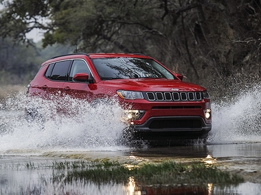 Jeep Compass touches 10,000 booking mark and receives over 92,000 enquiries in India: FCA Jeep Compass touches 10,000 booking mark and receives over 92,000 enquiries in India: FCA