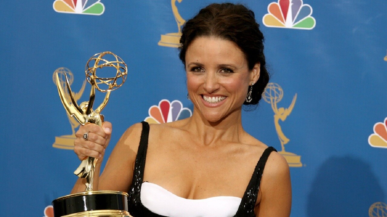 Julia Louis Dreyfus Star Of Veep Reveals She Has Breast Cancer Makes A Point About Universal 