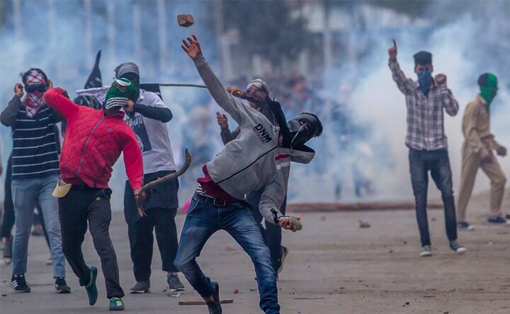 Clashes break out in Jammu and Kashmir after Eid prayers; no casualties reported Clashes break out in Jammu and Kashmir after Eid prayers; no casualties reported