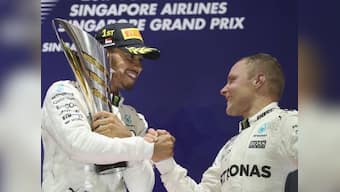 Singapore Grand Prix: Lewis Hamilton produces champion's race as first-lap carnage sinks Sebastian Vettel