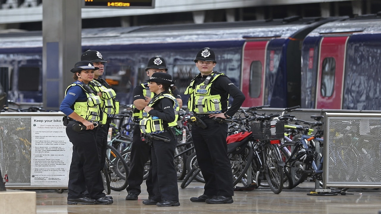 London Tube Attack British Police Arrests 17 Year Old Suspect In Thornton Heath World News