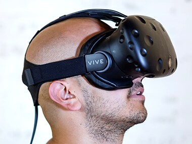 Fidelity is testing virtual reality technology to train its customer service representatives