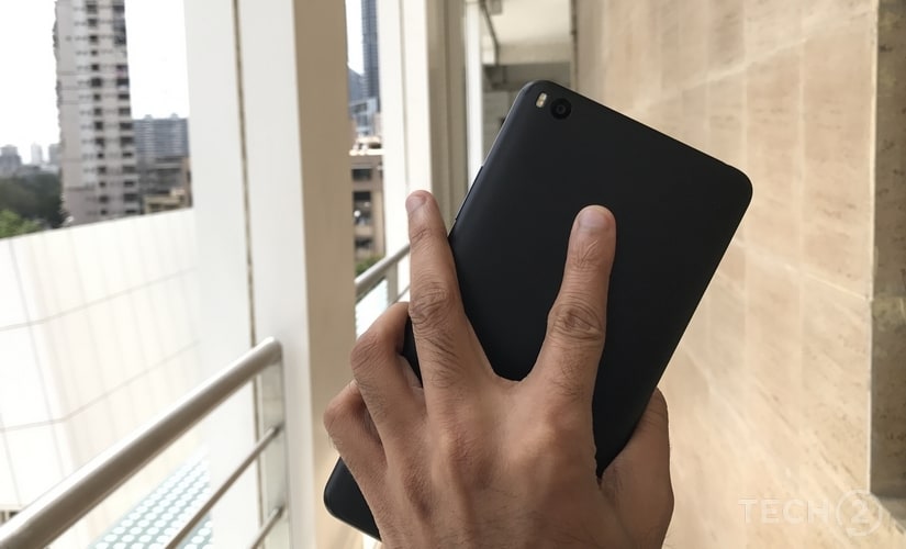 With the Xiaomi Mi Max 2 you can forget one handed use of your phone