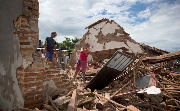 Death toll in Mexico earthquake rises to 90; people fearful to return home due to aftershocks