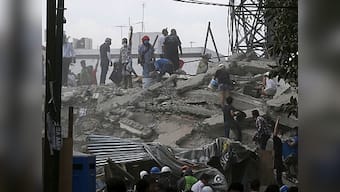 Mexico earthquake: Death toll climbs to 225; rescuers search 600 buildings for survivors