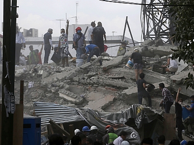 Mexico earthquake: Death toll climbs to 225; rescuers search 600 buildings for survivors Mexico earthquake: Death toll climbs to 225; rescuers search 600 buildings for survivors