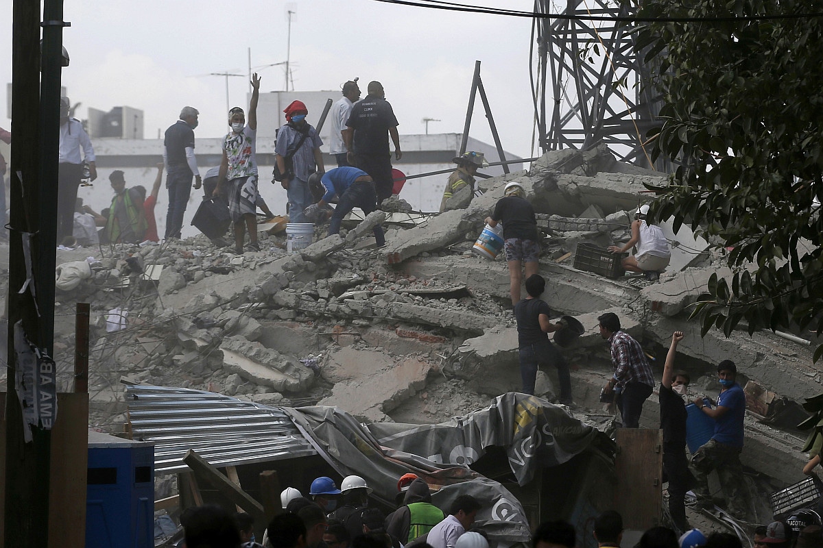 Mexico earthquake Death toll climbs to 225; rescuers search 600